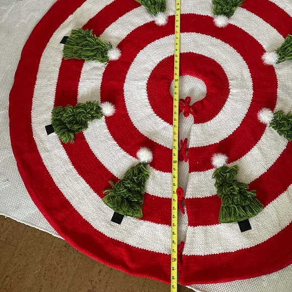 Hand knit Christmas tree round 51” skirt - Picture 5 of 9